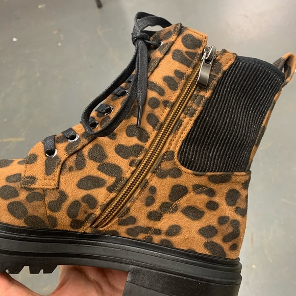 Women’s Lace Up Chunky Sole Ankle Boot in Leopard Faux Suede - Picture 6 of 15